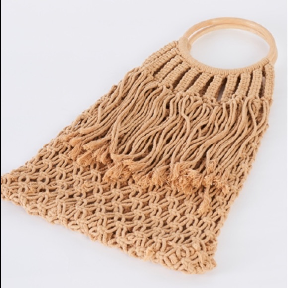 TAUPE ROUND WOOD HANDLE FRINGE FRONT NET BAG - Picture 2 of 2